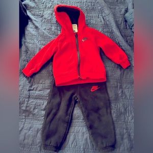 Nike sweatsuit 18m